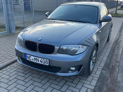 Grau Gebraucht 2011 BMW 120 Kleinwagen | 8.990 € (Fairer Preis)