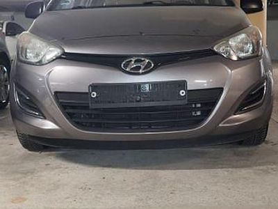 Gebraucht Hyundai i20 Edition 86 PS (63 kW) 2013 Grau Kleinwagen