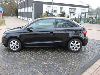 Gebraucht Audi A1 Attraction 86 PS (63 kW) 2012 Brillantschwarz Kleinwagen