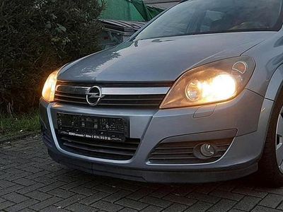 Grau Gebraucht 2006 Opel Astra Kombi | 2.100 € (Etwas zu teuer)
