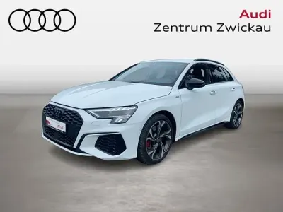 Gebraucht Audi A3 S-Line 190 PS (139 kW) 2023 Gletscherweiß metallic Limousine