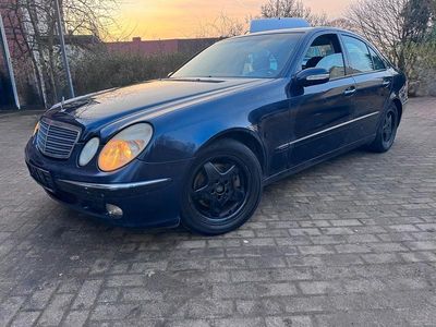 Gebraucht Mercedes E200 122 PS (89 kW) 2003 Blau Limousine