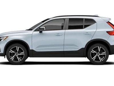Neu Volvo XC40 Plus 163 PS (119 kW) 2026 Silber SUV