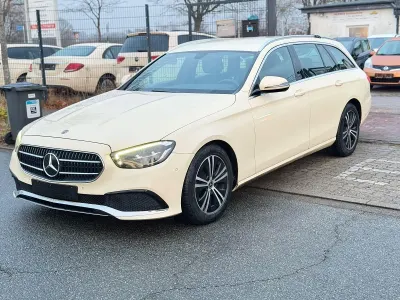 Gebraucht Mercedes E220 Avantgarde 194 PS (142 kW) 2020 Beige Limousine