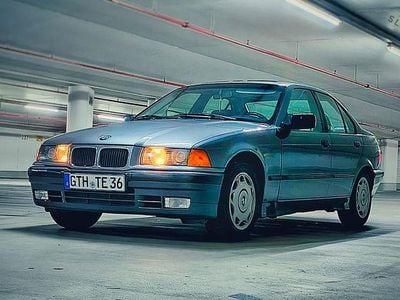 Gebraucht BMW 318 116 PS (85 kW) 1990 Silber Limousine