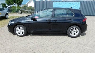 Gebraucht VW Golf VIII Life 131 PS (96 kW) 2023 Deepblackperleffektmet c9x (schwarz)schwarz Limousine