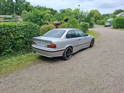 Gebraucht BMW 318 131 PS (96 kW) 1991 Silber Coupé