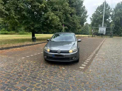 Gebraucht VW Golf VI 105 PS (77 kW) 2011 Grau Kleinwagen
