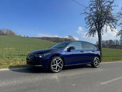 Gebraucht VW Golf VIII Style 150 PS (110 kW) 2021 Blau Limousine