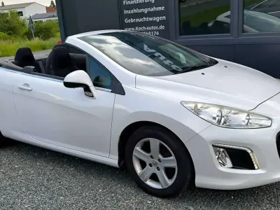 Gebraucht Peugeot 308 CC Active 120 PS (88 kW) 2012 Lack weiss perlglänzend Cabrio
