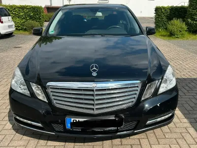 Gebraucht Mercedes E200 136 PS (100 kW) 2011 Schwarz Limousine
