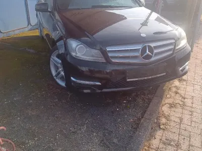 Gebraucht Mercedes 220 2012 Schwarz Kombi