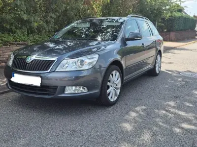 Gebraucht Skoda Octavia Elegance 160 PS (117 kW) 2011 Grau Kombi
