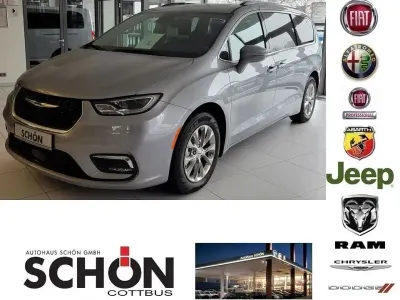 Używany Chrysler Pacifica Touring 286 KM (210 kW) 2022 Srebrny Van