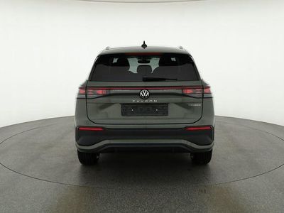 Cipressino grün metallic Gebraucht 2025 VW Tayron Life SUV | 49.475 €
