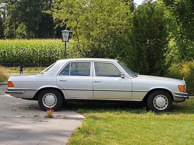 Second-hand Mercedes 280 156 CP (114 kW) 1976 Argintiu Berlinǎ