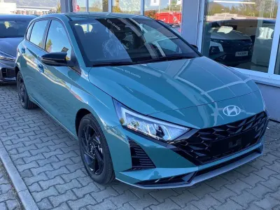 Nuova Hyundai i20 Blackline 90 CV (66 kW) 2026 Verde Utilitaria