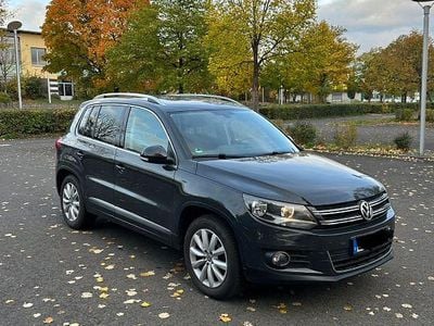 Grau Gebraucht 2015 VW Tiguan Sportline SUV | 11.799 € (Guter Preis)