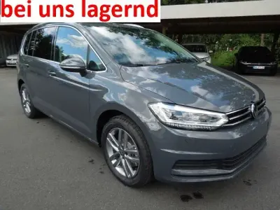 Neu VW Touran 150 PS (110 kW) 2026 Delfingrau Van / Kleinbus