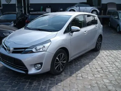 Gebraucht Toyota Verso Edition-S 147 PS (108 kW) 2018 Silber Van / Kleinbus