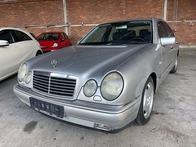 Gebraucht Mercedes E290 Avantgarde 129 PS (94 kW) 1998 Silber Limousine