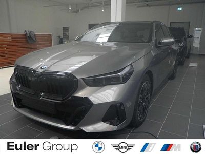 Gebraucht BMW 540 Performance 286 PS (210 kW) 2026 Oxidgrau ii metallic Kombi