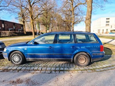 gebraucht VW Passat BJ 1999; Automatik, 2. Hand, blau, Kombi