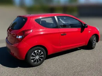 Gebraucht Hyundai i20 Classic 77 PS (56 kW) 2010 Rot Kleinwagen