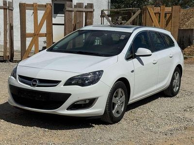 Second-hand Opel Astra Edition 110 CP (80 kW) 2015 Alb Break