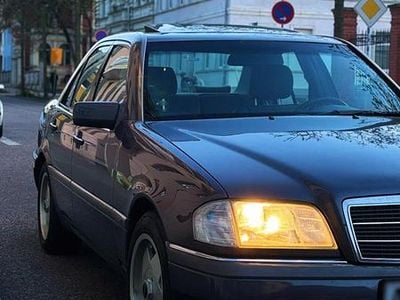 Gebraucht Mercedes C220 150 PS (110 kW) 1993 Braun Limousine