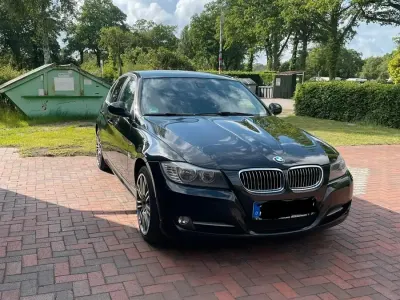 Gebraucht BMW 318 143 PS (105 kW) 2010 Schwarz Limousine