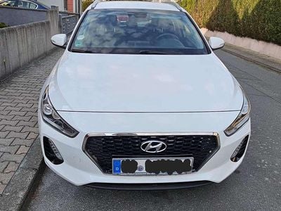 Gebraucht Hyundai i30 Premium 140 PS (102 kW) 2017 Weiß Kombi