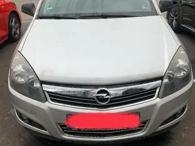 Gebraucht Opel Astra 2010 Silber Kleinwagen
