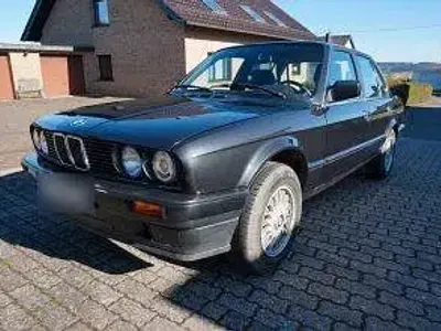 Gebraucht BMW 318 113 PS (83 kW) 1989 Schwarz Limousine
