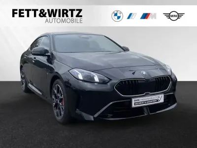 Gebraucht BMW 220 M Sport 163 PS (119 kW) 2025 Black sapphire metallic Limousine