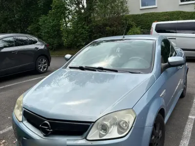 Gebraucht Opel Tigra 90 PS (66 kW) 2004 Blau Cabrio