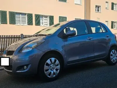 Gebraucht Toyota Yaris 69 PS (50 kW) 2011 Blau Kleinwagen