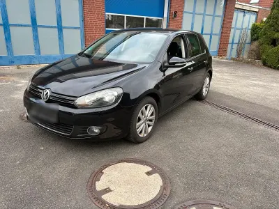 Gebraucht VW Golf VI 105 PS (77 kW) 2011 Schwarz Limousine