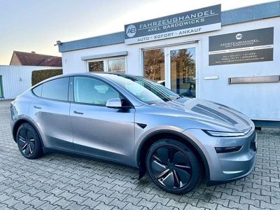 Silber Gebraucht 2025 Tesla Model Y SUV | 55.930 €