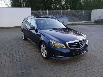Gebraucht Mercedes E220 177 PS (130 kW) 2013 Blau Kombi