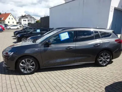 Gebraucht Ford Focus ST-Line X 155 PS (114 kW) 2024 Grau Limousine