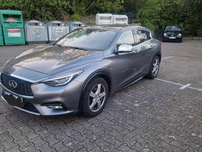 Infiniti Q30