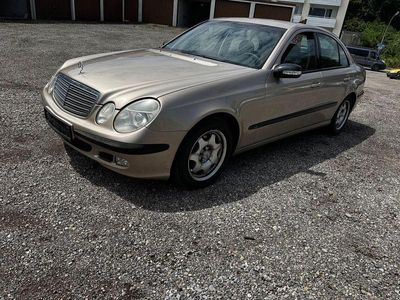 Mercedes E200