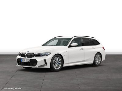 Gebraucht BMW 330e M Sport 292 PS (214 kW) 2025 Weiß Kombi