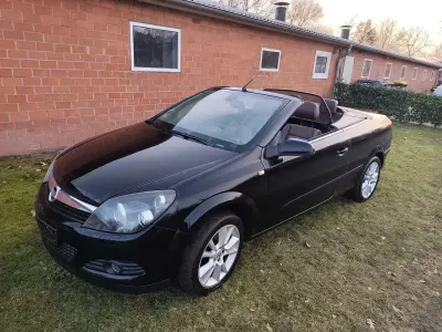 Gebraucht Opel Astra Edition 140 PS (102 kW) 2008 Schwarz Cabrio