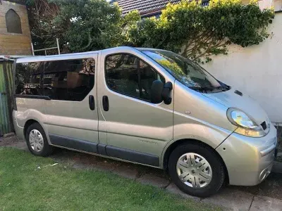 Second-hand Renault Trafic 134 CP (98 kW) 2006 Argintiu Monovolum