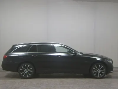 Gebraucht Mercedes E300 Avantgarde 306 PS (225 kW) 2021 Schwarz Kombi