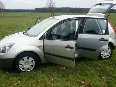 Gebraucht Ford Fiesta 69 PS (50 kW) 2006 Silber metallic Kleinwagen