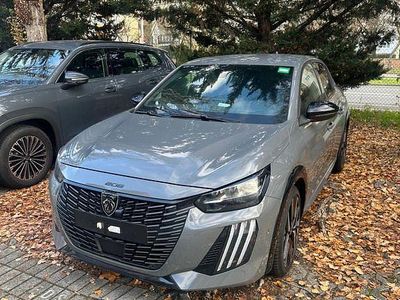 Grau grau/typ aussenverkleidung metallic (metallic) Gebraucht 2024 Peugeot 208 GT Kleinwagen | 19.280 € (Guter Preis)