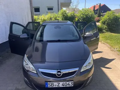 Gebraucht Opel Astra Edition 140 PS (102 kW) 2011 Limousine